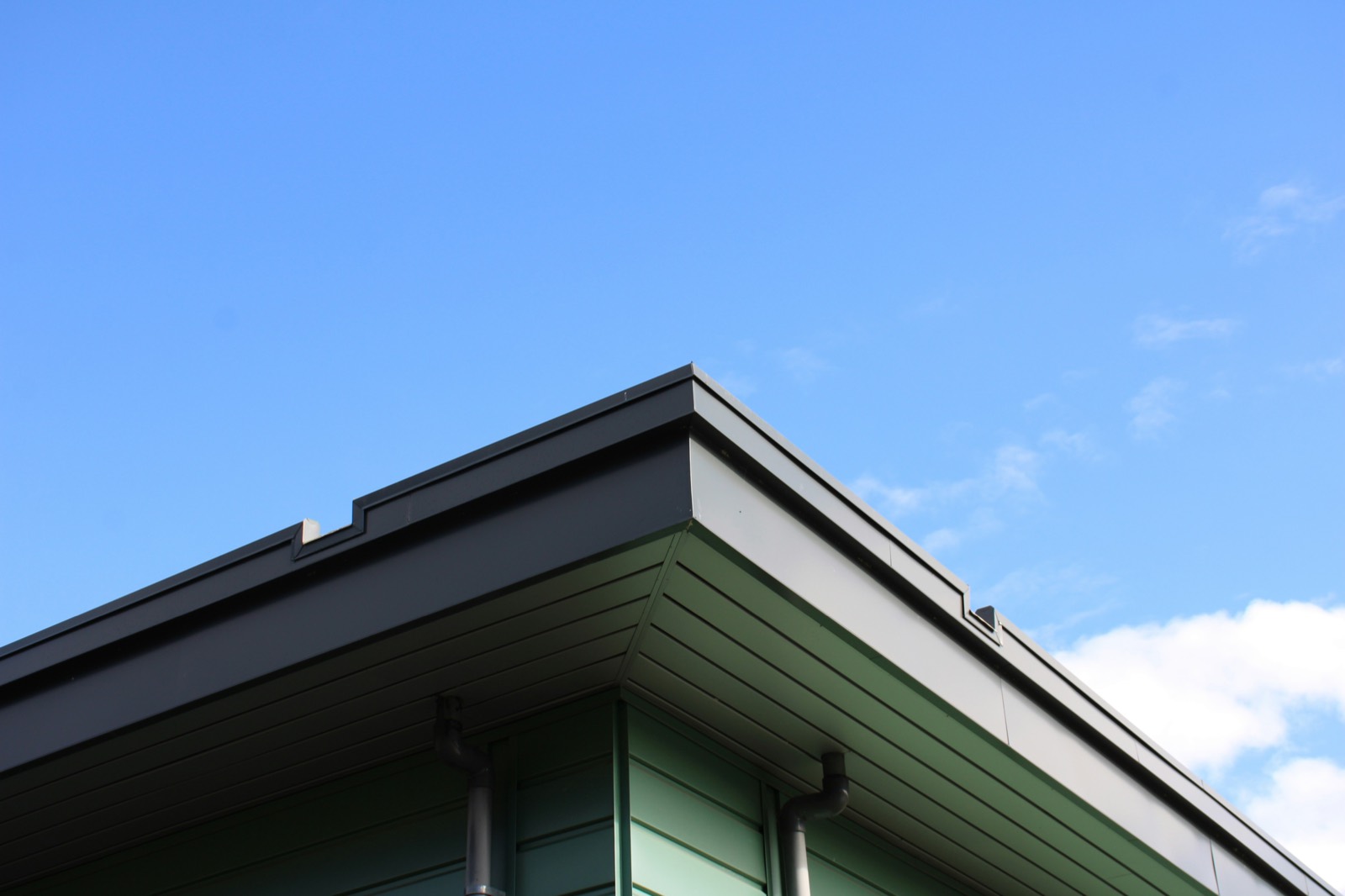 Modern building roofline